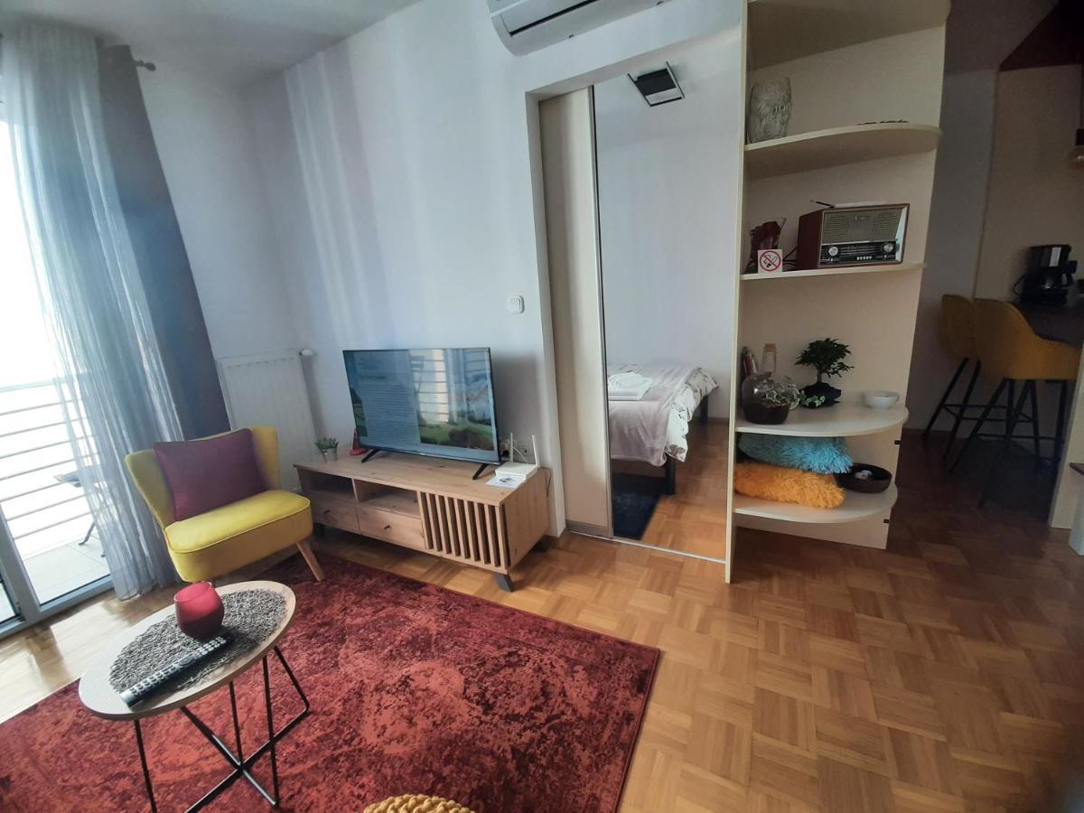 Apartment Relax With Infrared Sunshower วาราชดีน ภายนอก รูปภาพ